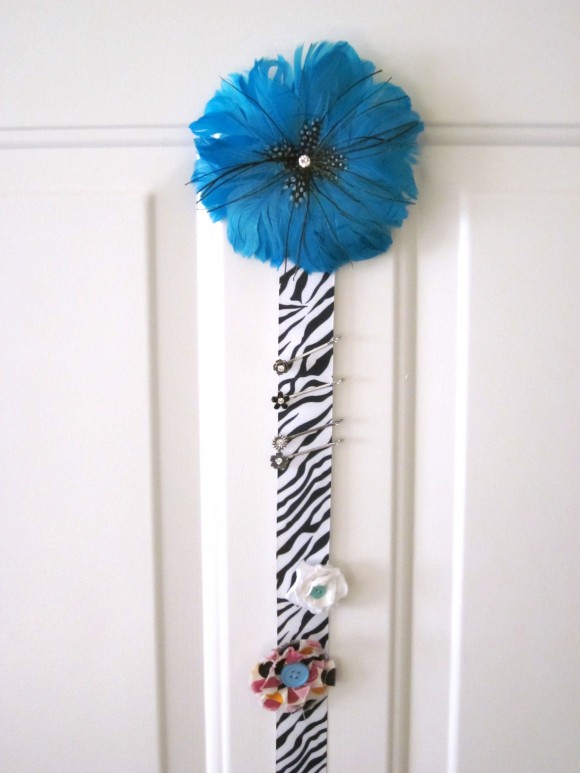 How to Make a Decorative Hair Clip Holder - $1 gift idea
